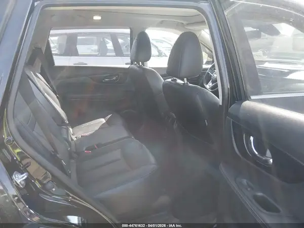 JN8AT2MT4HW142845 2017 NISSAN ROGUE - Image 8