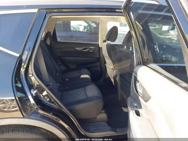 JN8AT2MT4HW143154 2017 NISSAN ROGUE - Image 8