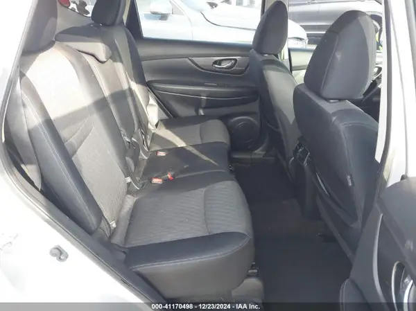 JN8AT2MT4HW143218 2017 NISSAN ROGUE - Image 8