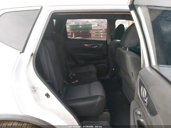 JN8AT2MT4HW143462 2017 NISSAN ROGUE - Image 8