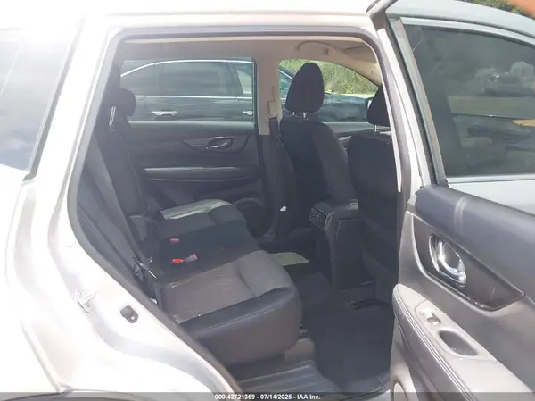 JN8AT2MT4HW144255 2017 NISSAN ROGUE - Image 8