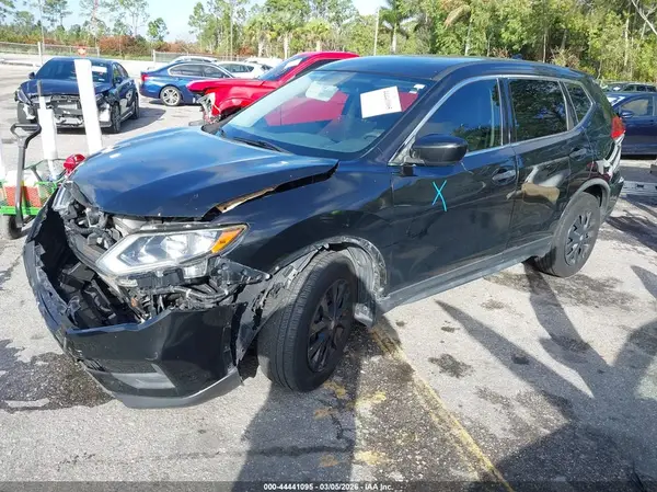 JN8AT2MT4HW144627 2017 NISSAN ROGUE - Image 2