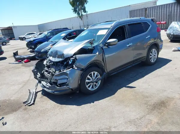 JN8AT2MT4HW145227 2017 NISSAN ROGUE - Image 2