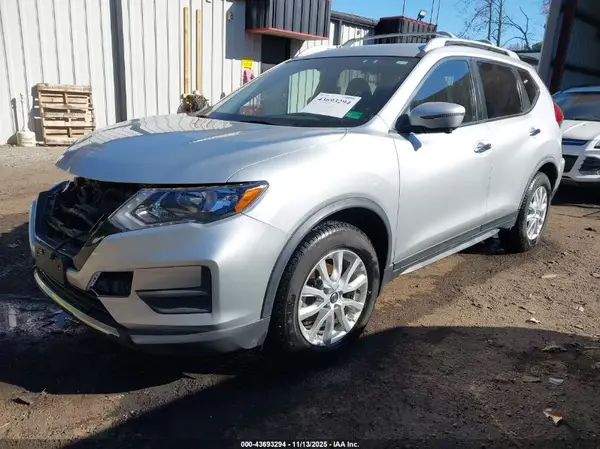JN8AT2MT4HW145292 2017 NISSAN ROGUE - Image 2