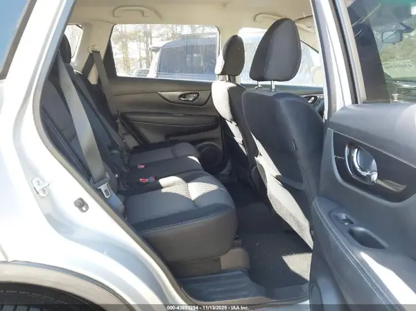 JN8AT2MT4HW145292 2017 NISSAN ROGUE - Image 8