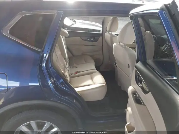 JN8AT2MT4HW146426 2017 NISSAN ROGUE - Image 8