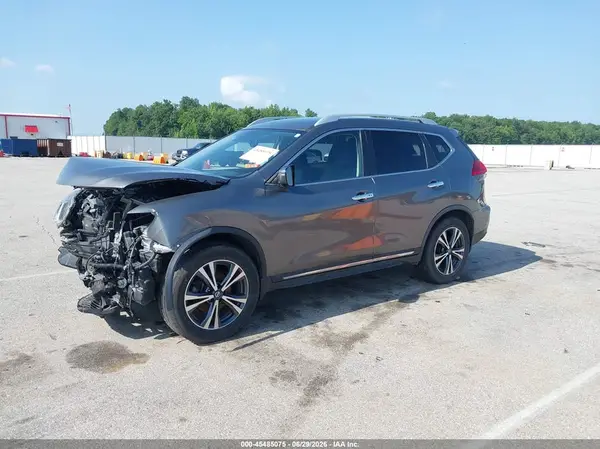 JN8AT2MT4HW146698 2017 NISSAN ROGUE - Image 2