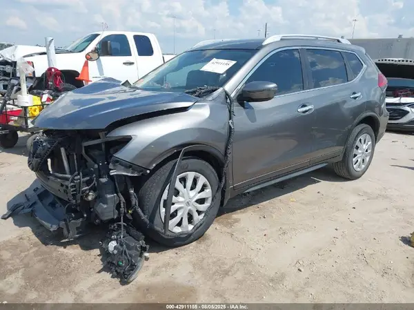 JN8AT2MT4HW146801 2017 NISSAN ROGUE - Image 2