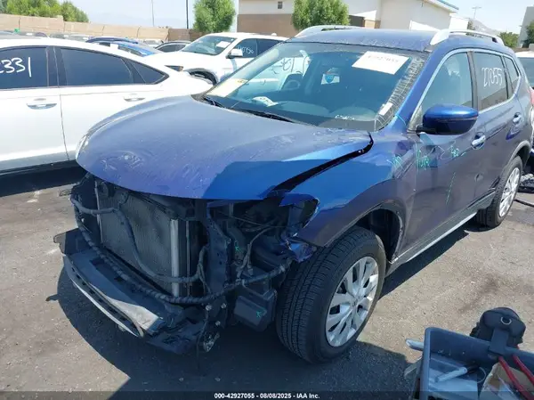 JN8AT2MT4HW149228 2017 NISSAN ROGUE - Image 2