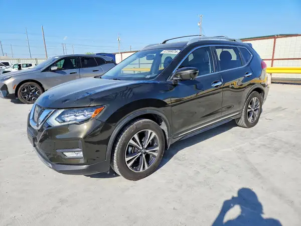 JN8AT2MT4HW149892 2017 NISSAN ROGUE - Image 1