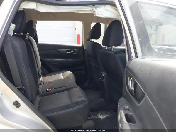 JN8AT2MT4HW150606 2017 NISSAN ROGUE - Image 8