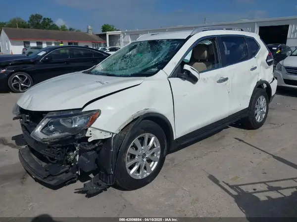 JN8AT2MT4HW152677 2017 NISSAN ROGUE - Image 2