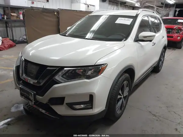 JN8AT2MT4HW153781 2017 NISSAN ROGUE - Image 2