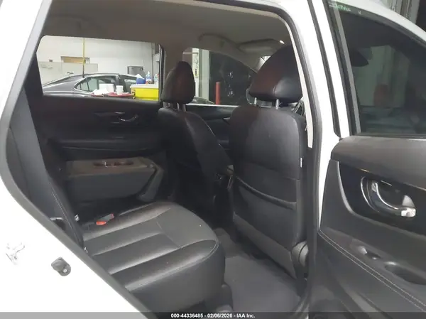 JN8AT2MT4HW153781 2017 NISSAN ROGUE - Image 8
