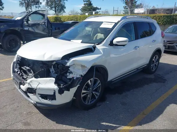 JN8AT2MT4HW380761 2017 NISSAN ROGUE - Image 2