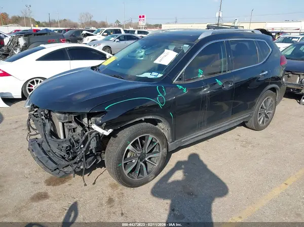 JN8AT2MT4HW383479 2017 NISSAN ROGUE - Image 2