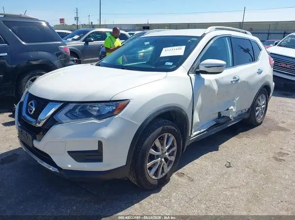 JN8AT2MT4HW384082 2017 NISSAN ROGUE - Image 2