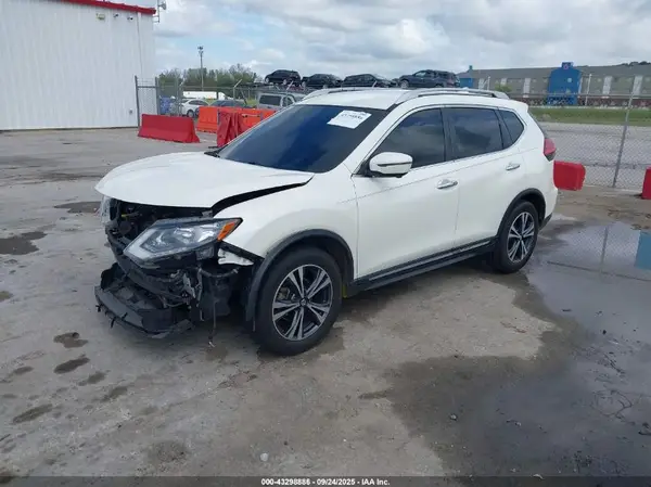 JN8AT2MT4HW384440 2017 NISSAN ROGUE - Image 2