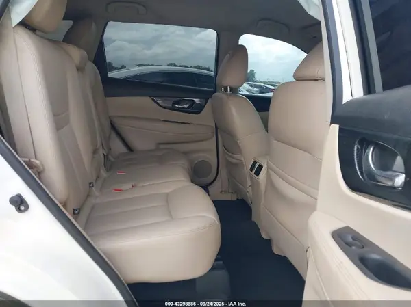 JN8AT2MT4HW384440 2017 NISSAN ROGUE - Image 8