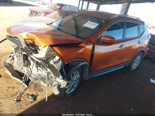 JN8AT2MT4HW388732 2017 NISSAN ROGUE - Image 2