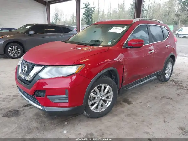 JN8AT2MT4HW391663 2017 NISSAN ROGUE - Image 2
