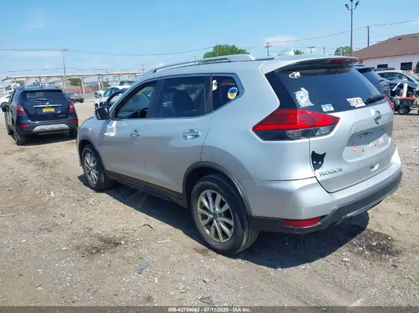 JN8AT2MT4HW391811 2017 NISSAN ROGUE - Image 2