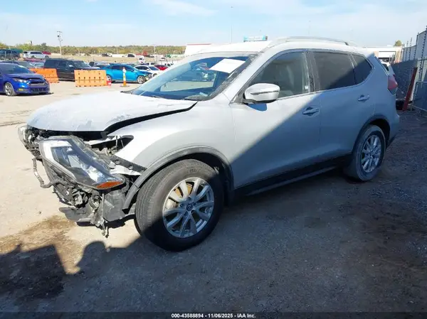 JN8AT2MT4HW399066 2017 NISSAN ROGUE - Image 2