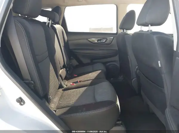 JN8AT2MT4HW399066 2017 NISSAN ROGUE - Image 8