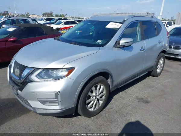 JN8AT2MT4HW400166 2017 NISSAN ROGUE - Image 2