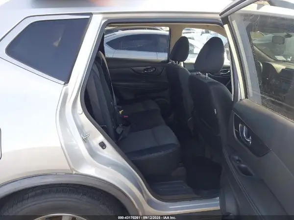 JN8AT2MT4HW400166 2017 NISSAN ROGUE - Image 8