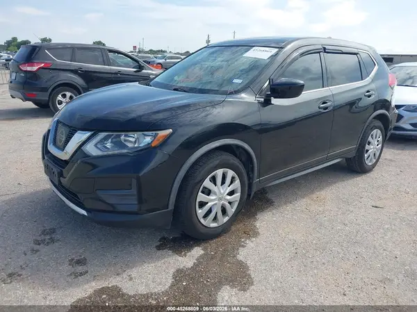 JN8AT2MT4HW400555 2017 NISSAN ROGUE - Image 2