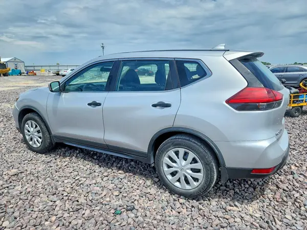 JN8AT2MT4HW401513 2017 NISSAN ROGUE - Image 2