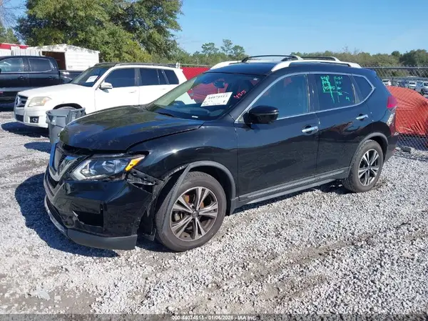 JN8AT2MT4HW402340 2017 NISSAN ROGUE - Image 2