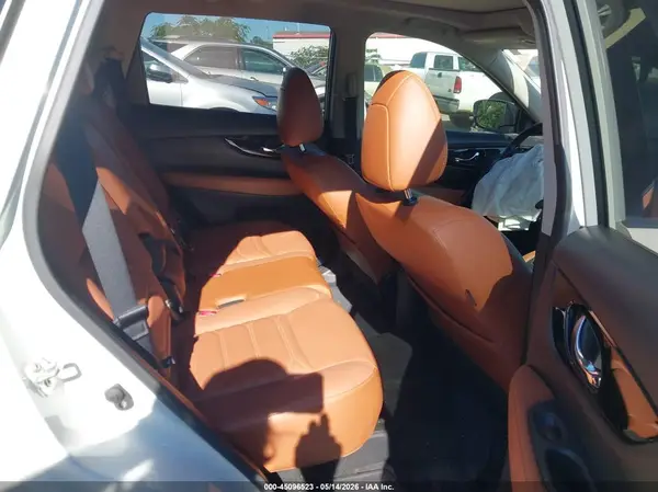 JN8AT2MT4HW402824 2017 NISSAN ROGUE - Image 8