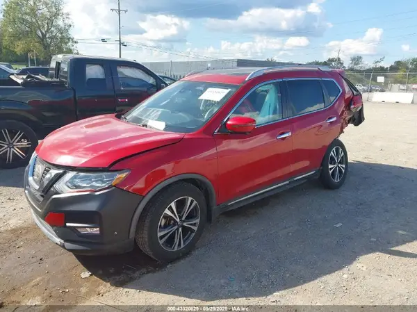 JN8AT2MT4HW404394 2017 NISSAN ROGUE - Image 2