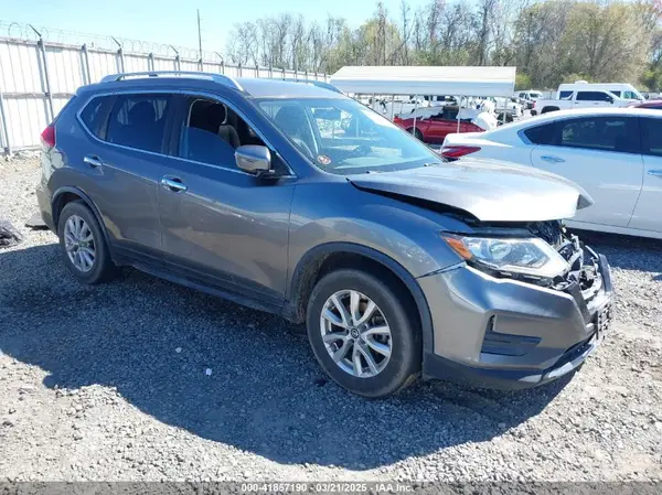 JN8AT2MT4HW404430 2017 NISSAN ROGUE - Image 1