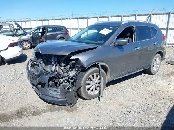 JN8AT2MT4HW404430 2017 NISSAN ROGUE - Image 2