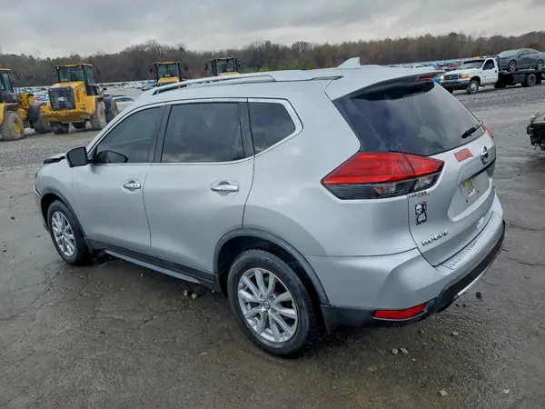 JN8AT2MT4HW404752 2017 NISSAN ROGUE - Image 2