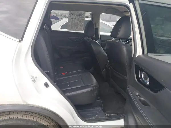 JN8AT2MT4HW405755 2017 NISSAN ROGUE - Image 8