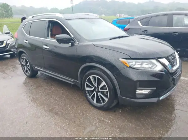 JN8AT2MT4HW406260 2017 NISSAN ROGUE - Image 1