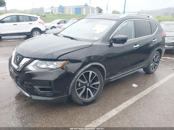 JN8AT2MT4HW406260 2017 NISSAN ROGUE - Image 2