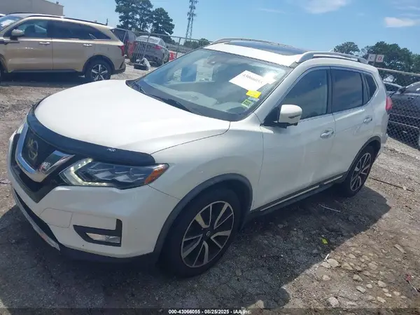 JN8AT2MT4HW406369 2017 NISSAN ROGUE - Image 2