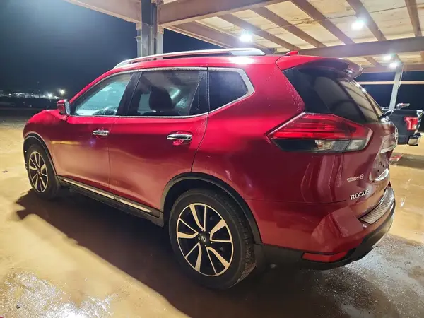 JN8AT2MT4HW407179 2017 NISSAN ROGUE - Image 2