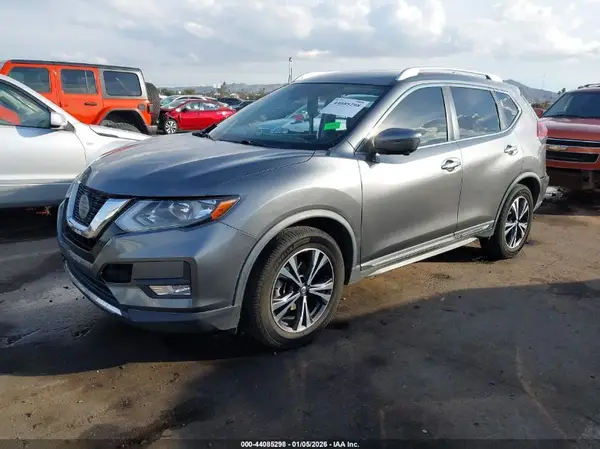 JN8AT2MT4JW457764 2018 NISSAN ROGUE - Image 2