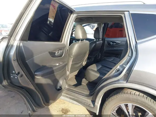 JN8AT2MT4JW457764 2018 NISSAN ROGUE - Image 8