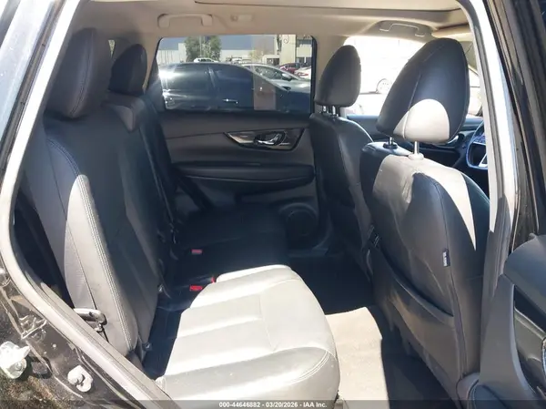 JN8AT2MT4JW464021 2018 NISSAN ROGUE - Image 8