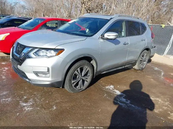 JN8AT2MT4JW491543 2018 NISSAN ROGUE - Image 2