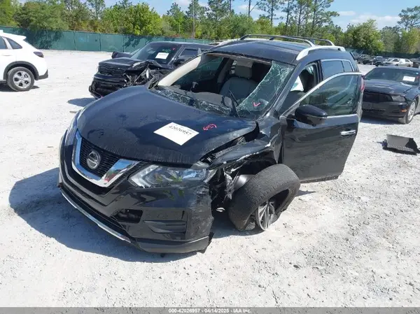 JN8AT2MT4KW250082 2019 NISSAN ROGUE - Image 2