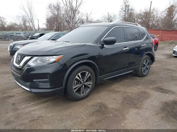 JN8AT2MT4KW251166 2019 NISSAN ROGUE - Image 2
