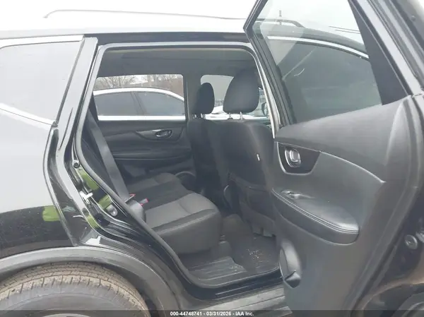 JN8AT2MT4KW251166 2019 NISSAN ROGUE - Image 8